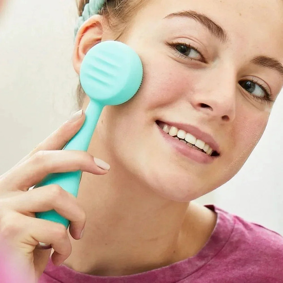 NIB! PMD Clean Smart Cleansing Facial Device in Teal - Picture 9 of 12